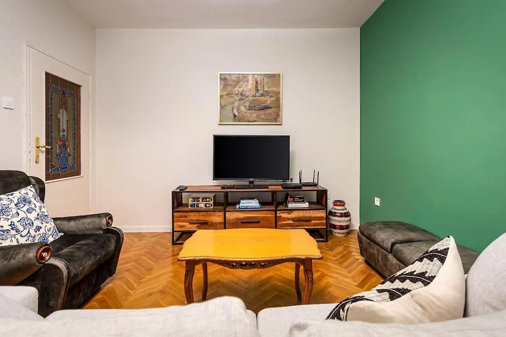 Central Family Apt Fuzzy Muzzy 2 Bedrooms Mu University بلوفديف 0*,