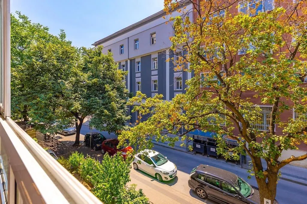 Central Family Apt Fuzzy Muzzy 2 Bedrooms Mu University بلوفديف شقة